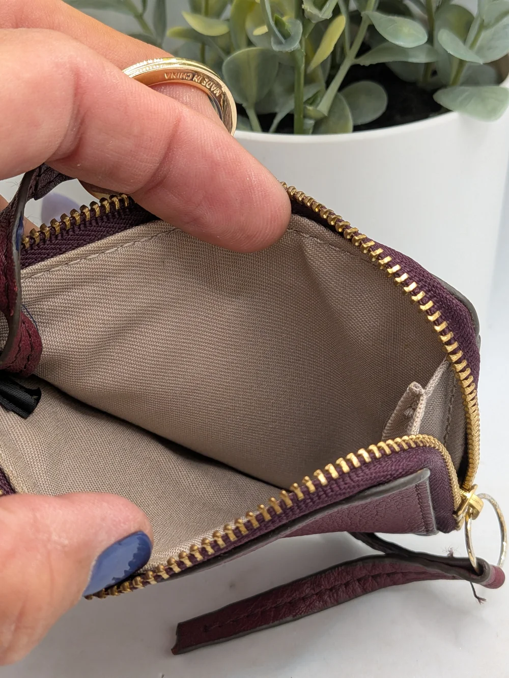 Fossil Women's Burgundy Leather Zip Key Card Holder